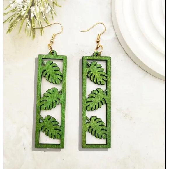 Jewelry - 💎 2/$12 NWT Bohemian Wood Botanical 🌿Rectangle Earrings - GREEN